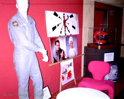 [2001_13.jpg]