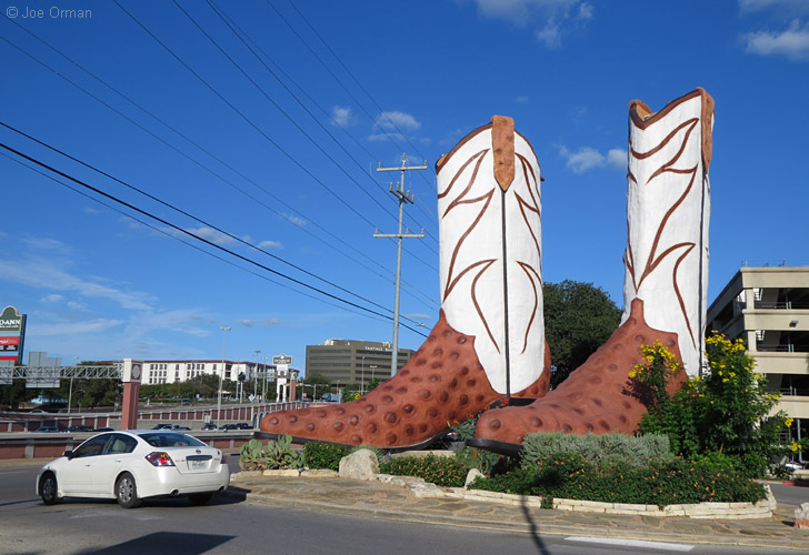 [bizarre_giantbootsSX50_IMG_36347.jpg]