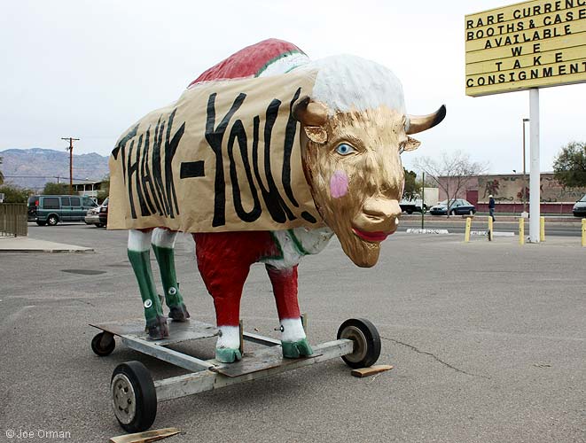 [bizarre_buffalostatues19.jpg]