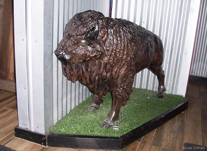 [bizarre_buffalostatues29.jpg]