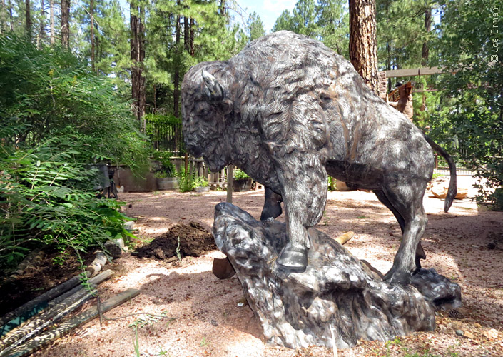 [bizarre_buffalostatues40.jpg]