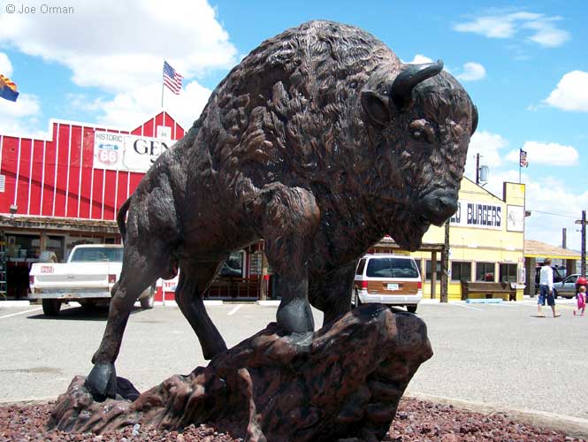 [bizarre_buffalostatues5.jpg]