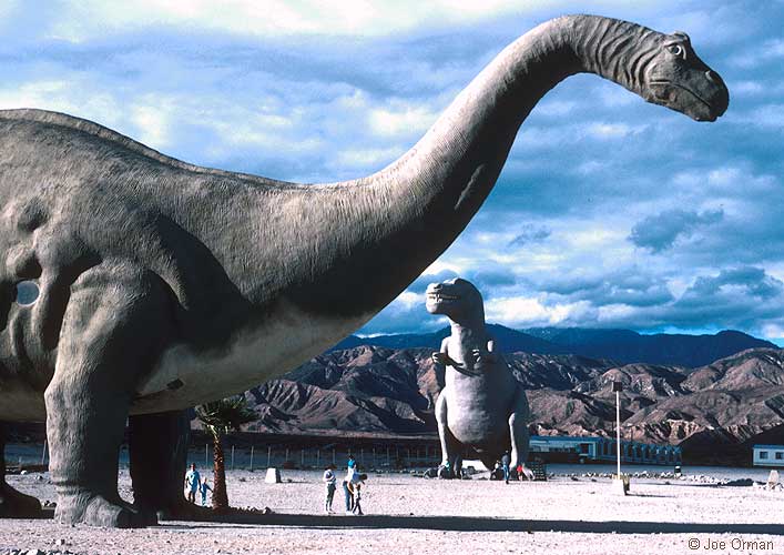 [bizarre_cabazon1.jpg]