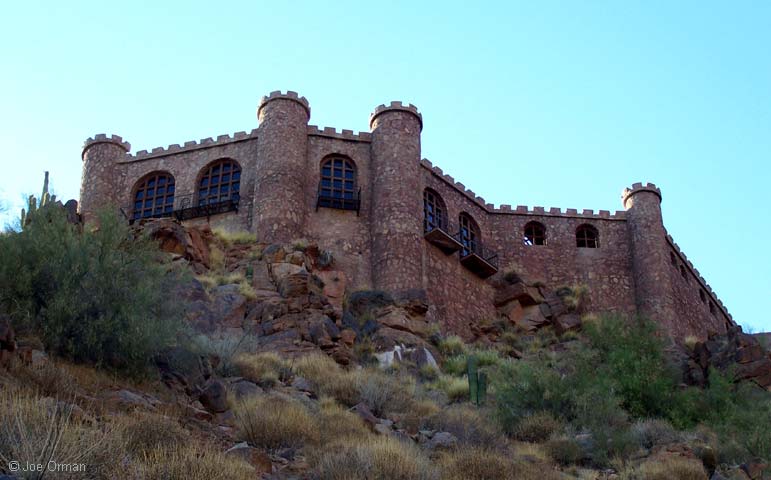 [bizarre_camelback2.jpg]