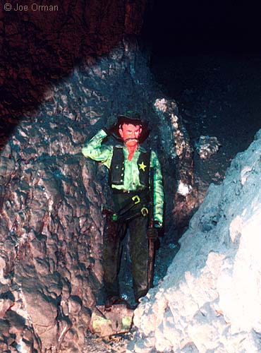 [bizarre_colossalcave1.jpg]