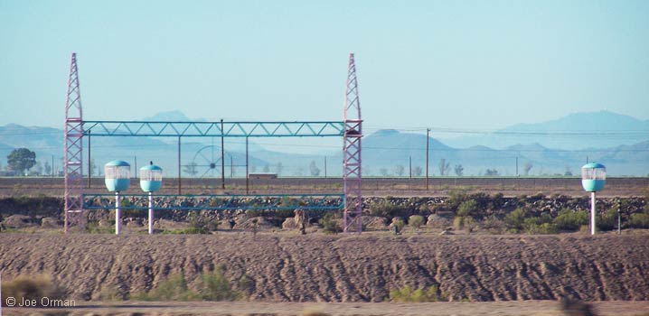 [bizarre_familyfunworld2.jpg]