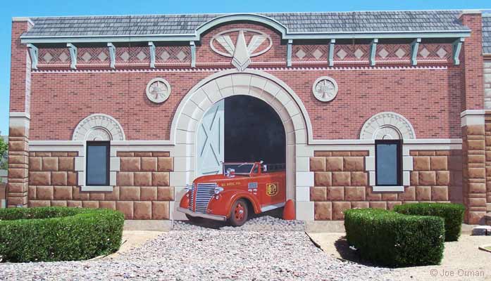 [bizarre_firehouse1.jpg]