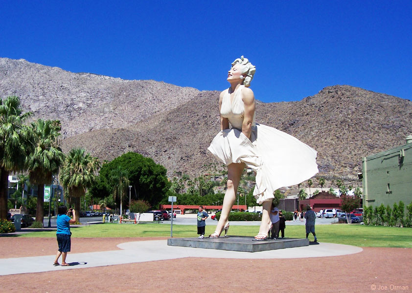 [bizarre_forevermarilyn3.jpg]