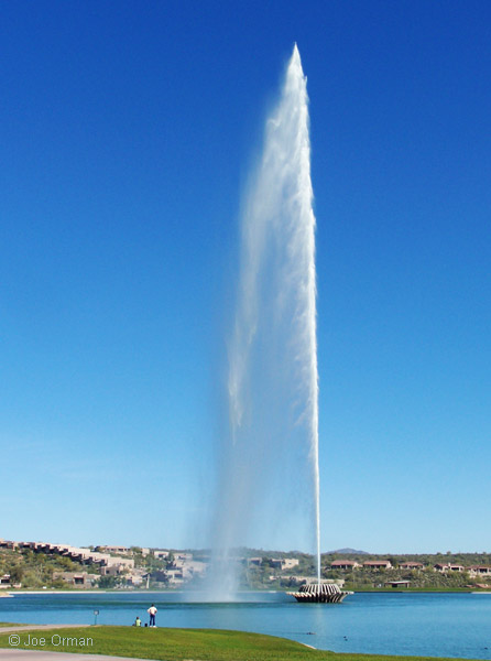 [bizarre_fountain1.jpg]