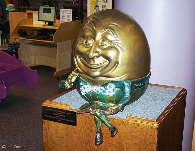 [bizarre_ftnhillsculptures1.jpg]