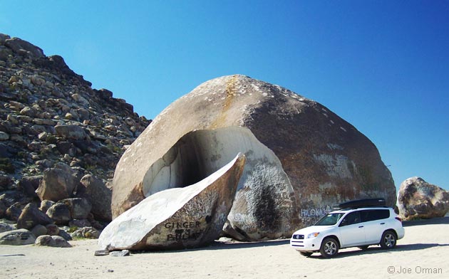 [bizarre_giantrock2.jpg]