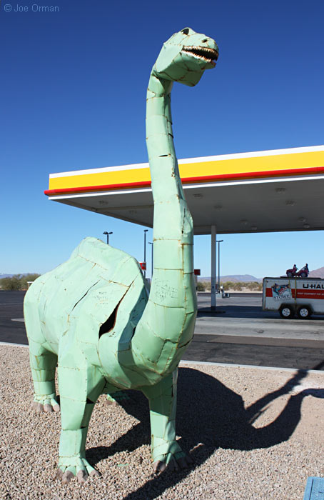 [bizarre_gilabenddinosaurs1.jpg]