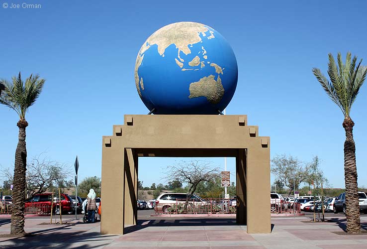 [bizarre_globes2918.jpg]