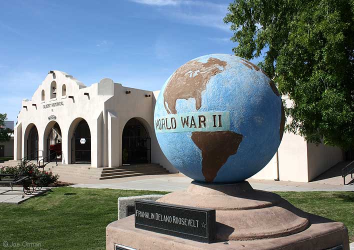 [bizarre_globes3584.jpg]