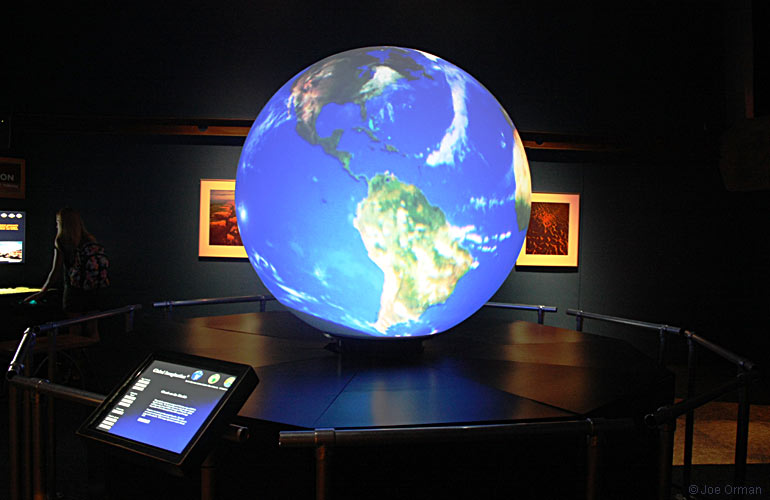 [bizarre_globes4890.jpg]