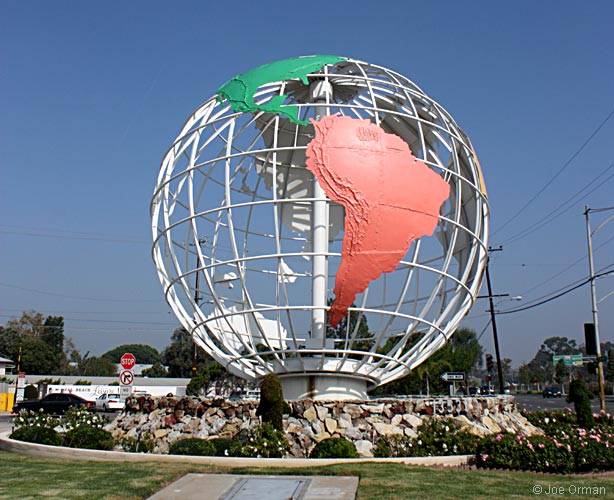 [bizarre_globes5544.jpg]