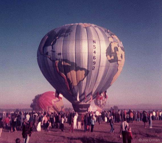 [bizarre_globes_balloon.jpg]