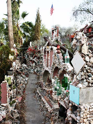 [bizarre_louislee2231.jpg]