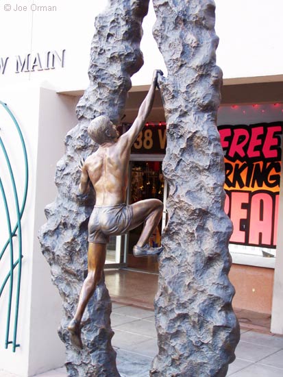 [bizarre_mesasculptures6.jpg]