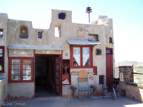 [bizarre_mysterycastle3.jpg]