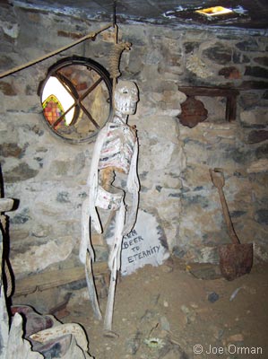 [bizarre_mysterycastle8.jpg]