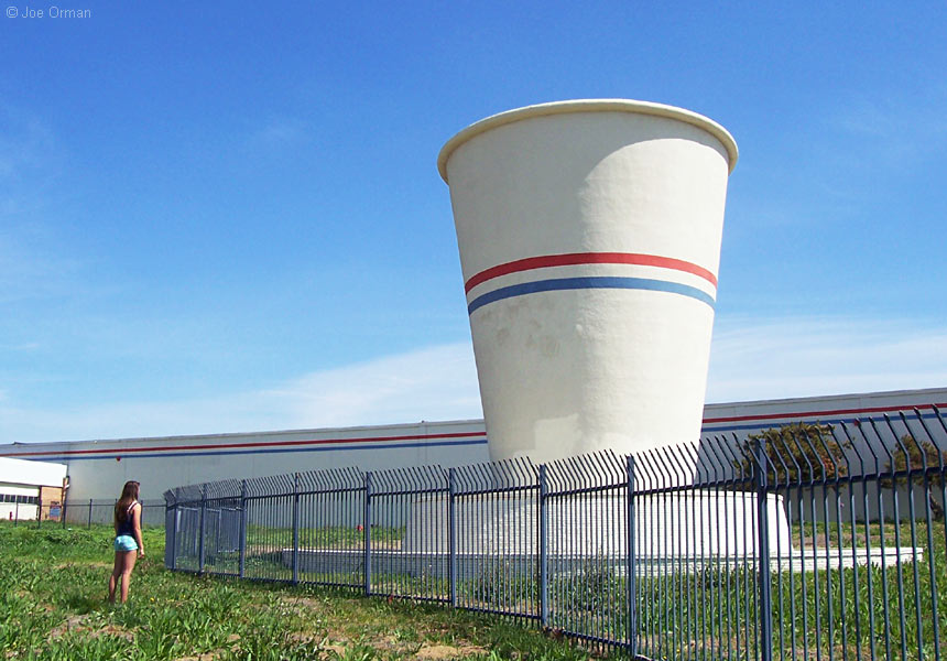 [bizarre_papercup.jpg]