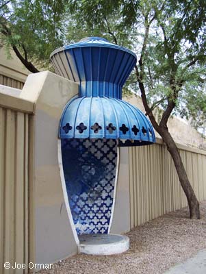 [bizarre_pots02.jpg]