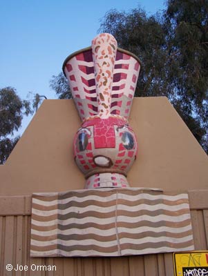 [bizarre_pots28.jpg]