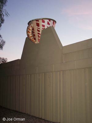 [bizarre_pots32.jpg]