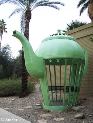 [bizarre_pots80.jpg]