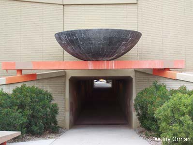 [bizarre_pots87.jpg]