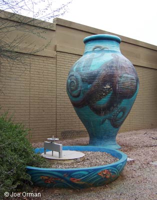 [bizarre_pots89.jpg]