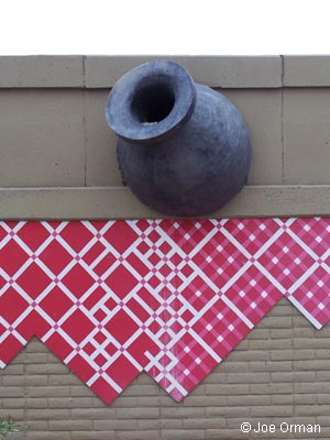 [bizarre_pots94.jpg]