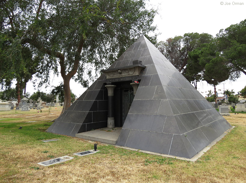 [bizarre_pyramidrosedale2.jpg]