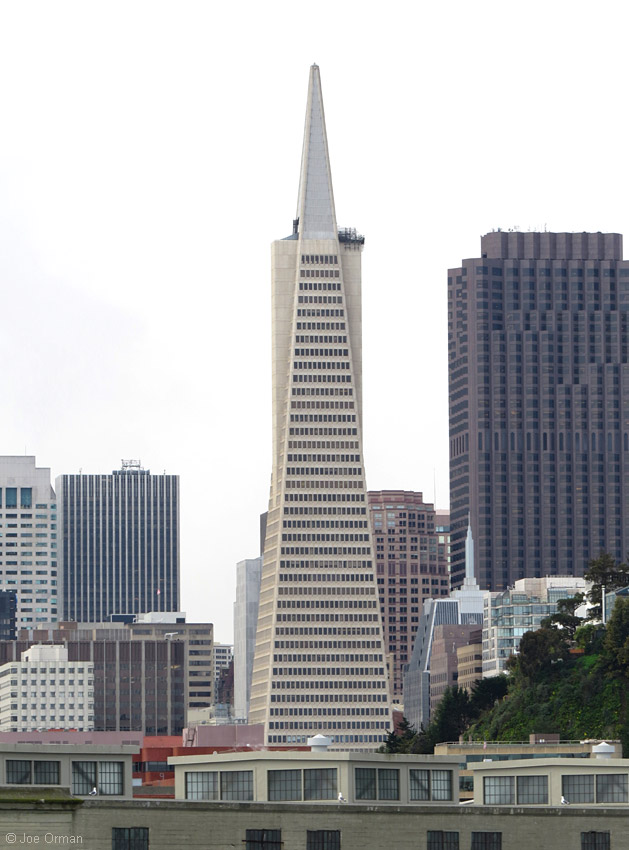 [bizarre_pyramidtransamerica1.jpg]