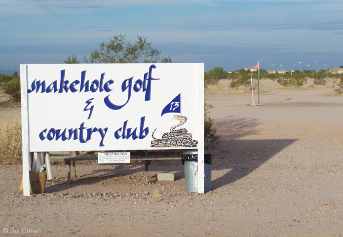 [bizarre_snakehole1.jpg]