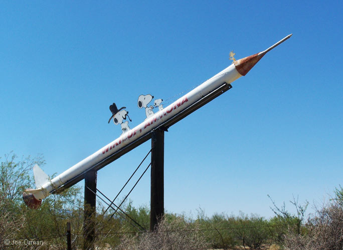 [bizarre_snoopyrocket.jpg]