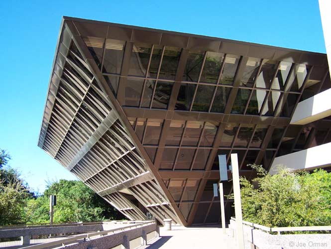 [bizarre_tempecityhall1.jpg]