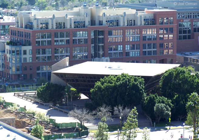 [bizarre_tempecityhall3.jpg]