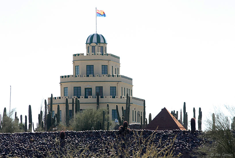 [bizarre_tovreapyramid2.jpg]