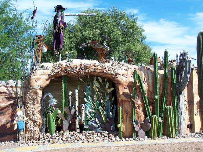 [bizarre_wallguy1.jpg]