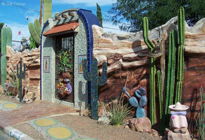 [bizarre_wallguy2.jpg]